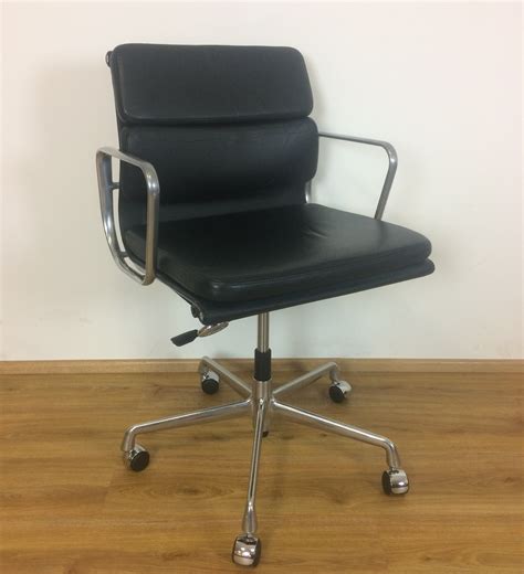 eames ea 217 chair.